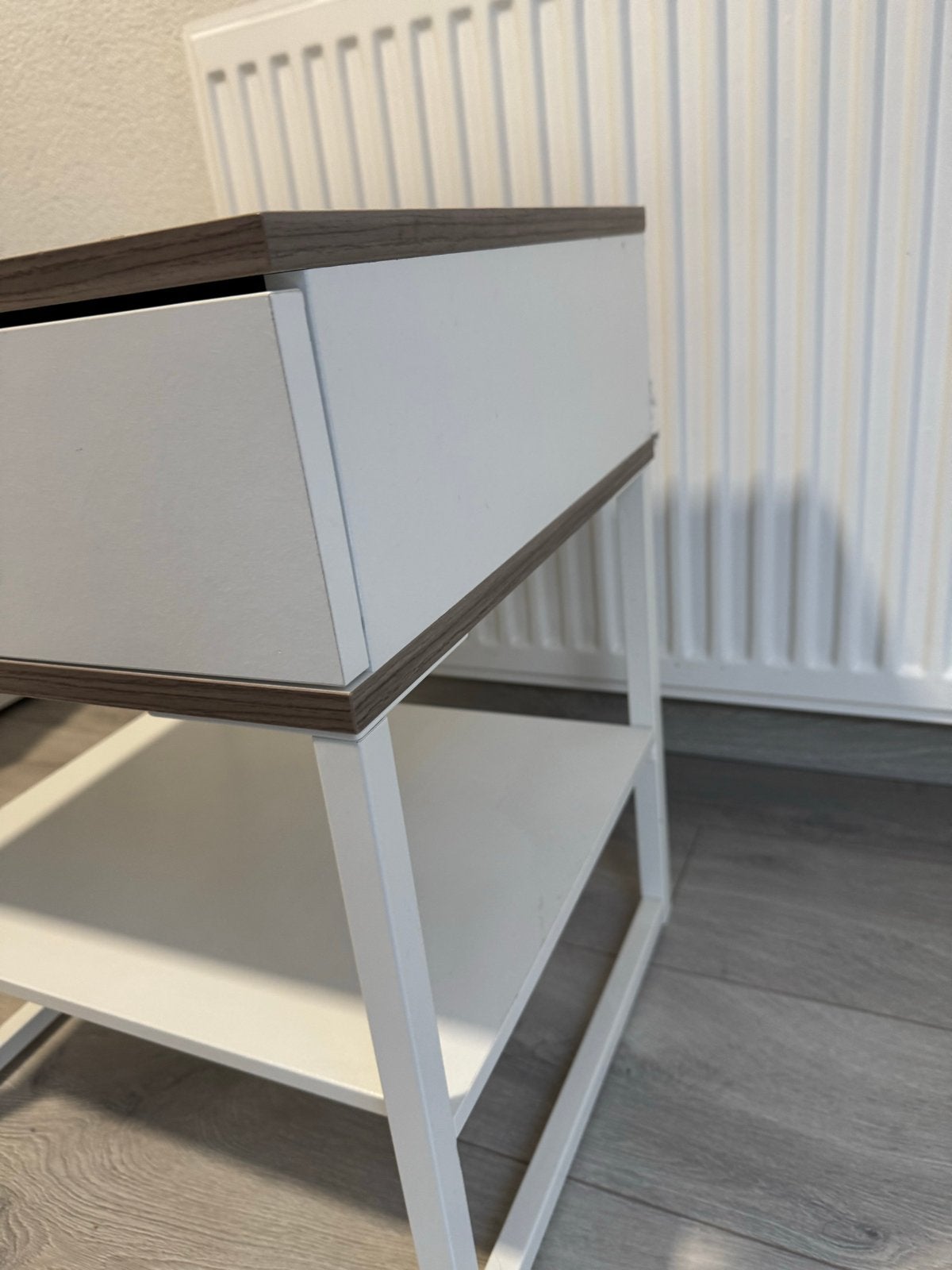 Ikea TRYSIL nachtkastje - bruin en wit, Ophalen, Minder dan 45 cm, Zo goed als nieuw, Minder dan 55 cm