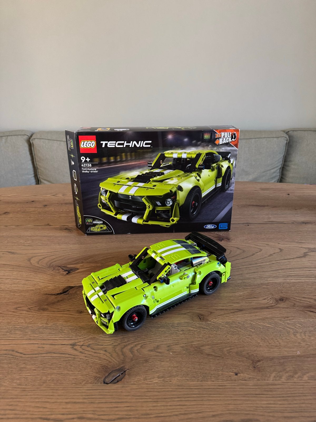 Foto 2 van LEGO Technic Ford Mustang Shelby GT500 (42138)