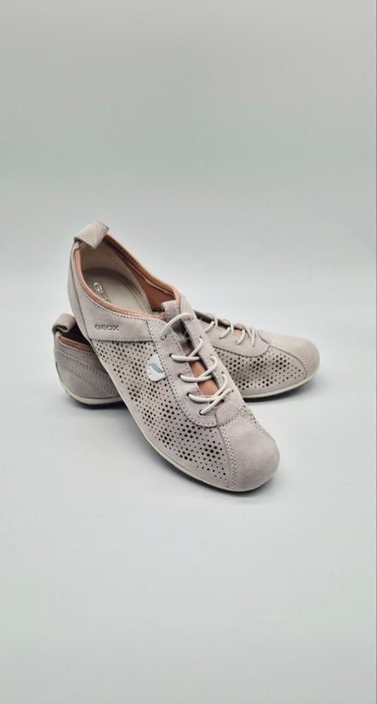 Geox beige suède sneakers - Maat 37 - Nieuwstaat, Geox, Beige, Nieuw, Ophalen of Verzenden
