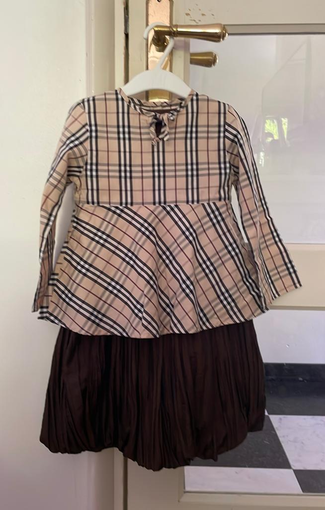Burberry blouse maat 3 (98) met ballonrok/jurk maar 92, Kinderen en Baby's, Meisje, Overhemd of Blouse, Ophalen of Verzenden, Zo goed als nieuw
