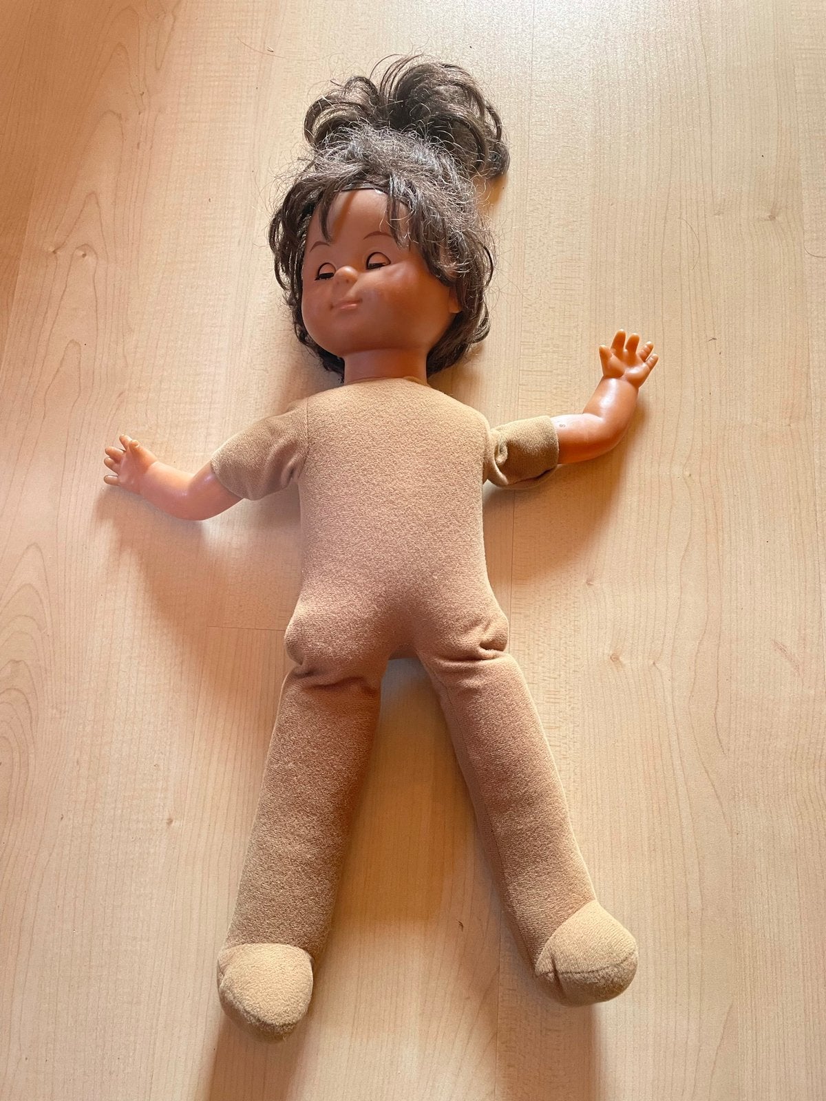 Tk mooie vintage pop met donkere huidskleur en merkteken, Kinderen en Baby's, Speelgoed | Poppen, Ophalen of Verzenden, Gebruikt