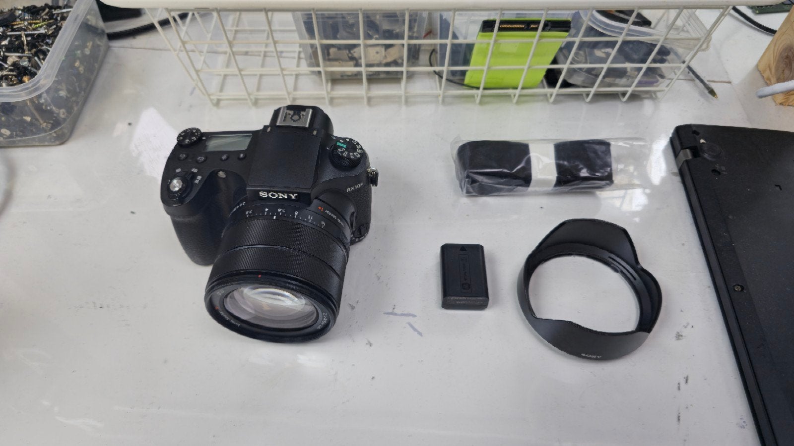 Sony Cyber-shot DSC-RX10 IV Prijs is bespreekbaar, Audio, Tv en Foto, 21 megapixels, Ophalen of Verzenden, Zo goed als nieuw, Kantelbaar/draaibaar scherm