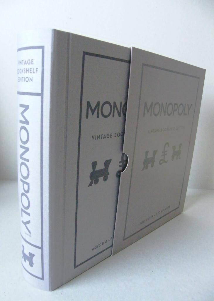 Monopoly Vintage bookshelf edition, Drie of vier spelers, Ophalen of Verzenden, Nieuw