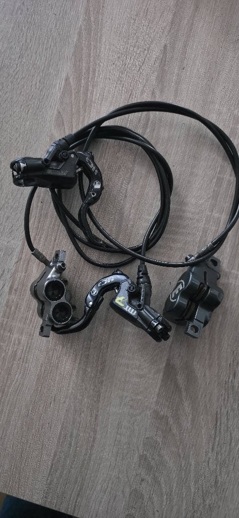 Magura MT7 MTB-remmen met HC3 remhendels, voor en achter.
