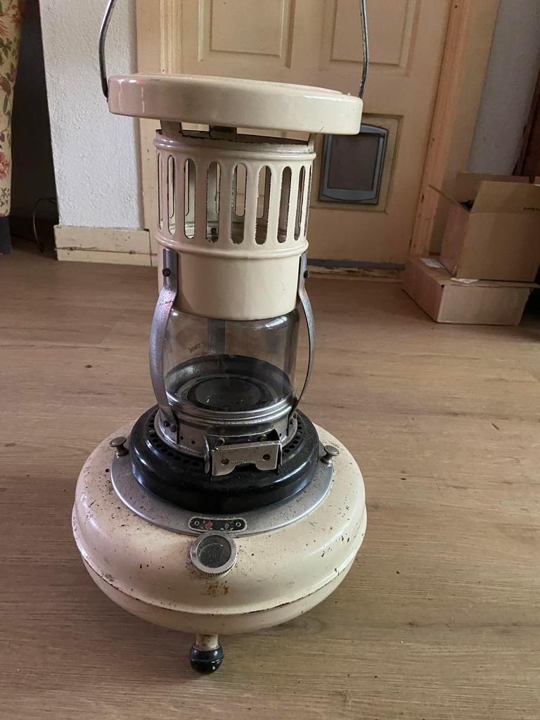 Oude vintage petroleum kachel - Retro warmtebron, Huis en Inrichting, Ophalen of Verzenden, Zo goed als nieuw, Overige brandstoffen