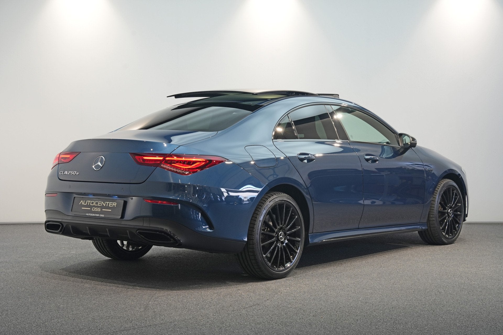 Mercedes-Benz CLA-Klasse 250 e Coupé AMG ✅ 19" AMG ✅ HE, Gebruikt, 4 cilinders, Blauw, 218 pk