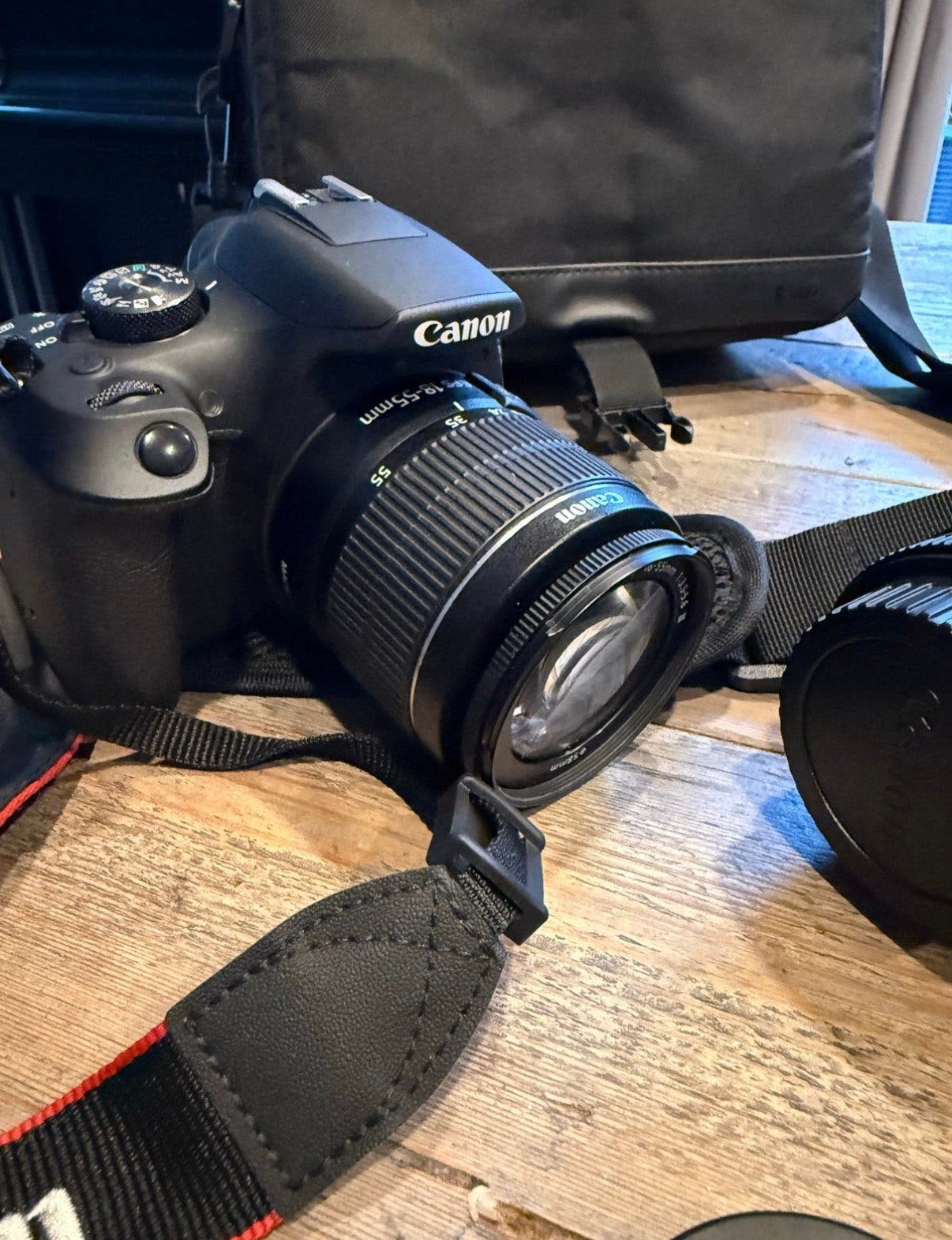 Canon EOS 2000D spiegelreflexcamera, Ophalen, Zo goed als nieuw, Canon, 8 keer of meer
