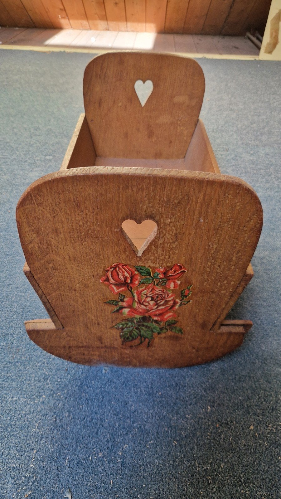 Antiek houten poppenwiegje met hartjes en rozen, Ophalen, Gebruikt, Accessoires
