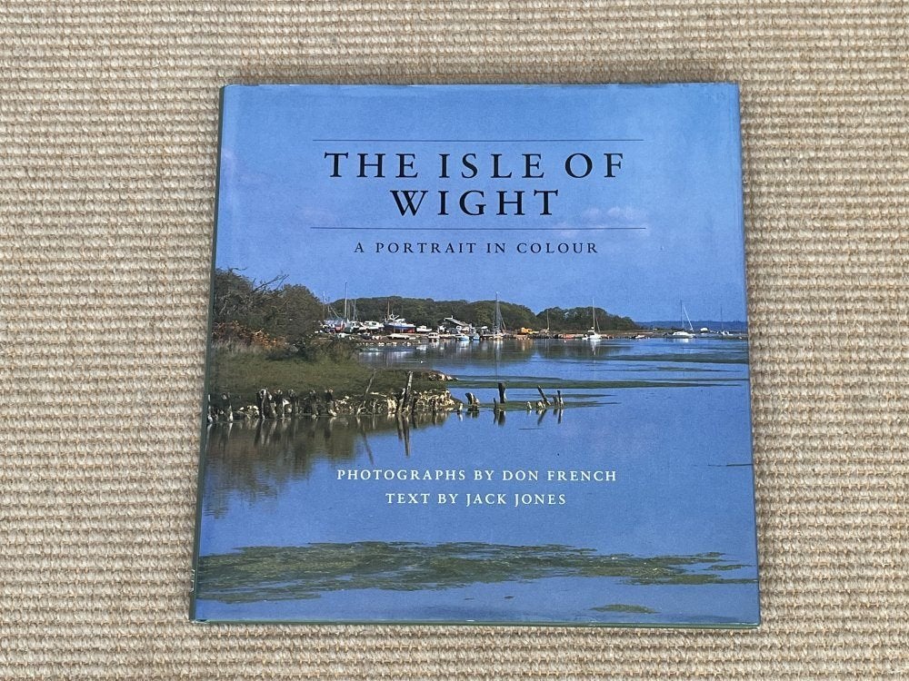 The Isle of Wight | A portrait in colour | Engels, Europa, Ophalen of Verzenden, Reisgids of -boek, Gelezen