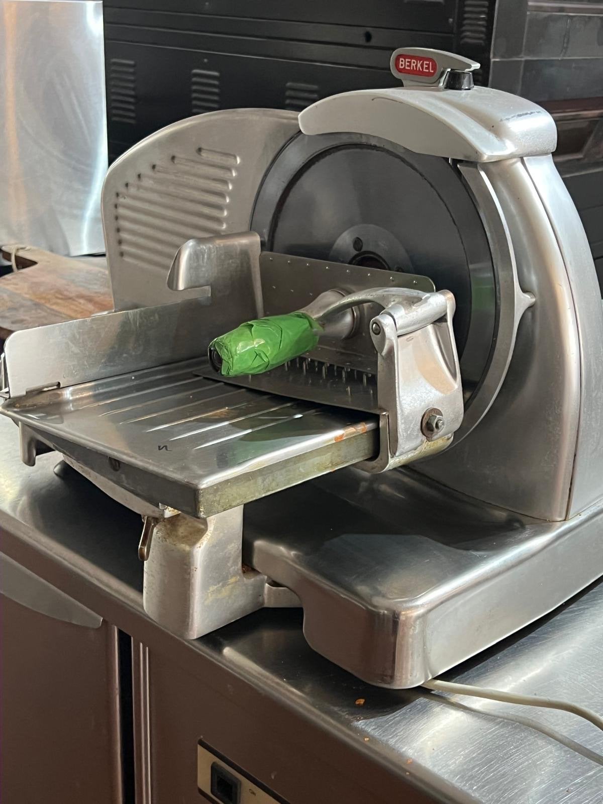 Berkel Vleessnijmachine voor Horeca, Ophalen, Vlees