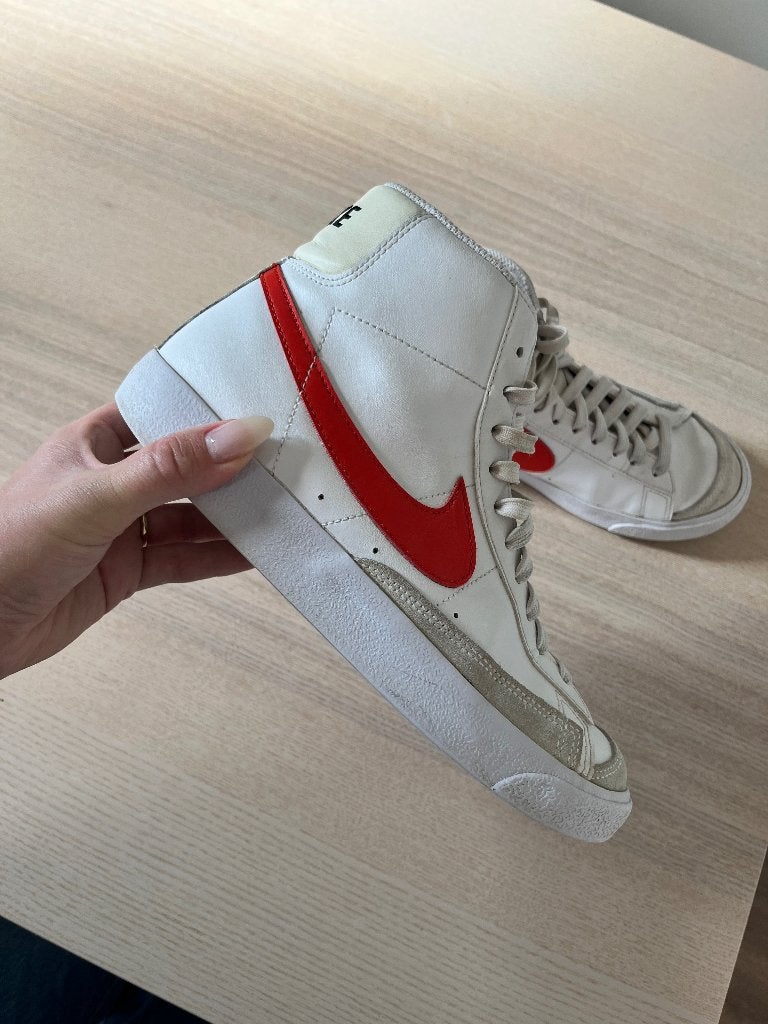 Nike Blazer Mid '77 Vintage - Wit met rode swoosh, Wit, Nike, Ophalen of Verzenden, Sneakers of Gympen
