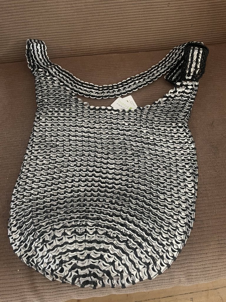 Unieke Escama Studio tas van gerecyclede lipjes, Ophalen of Verzenden, Nieuw, Zwart, Avondtasje