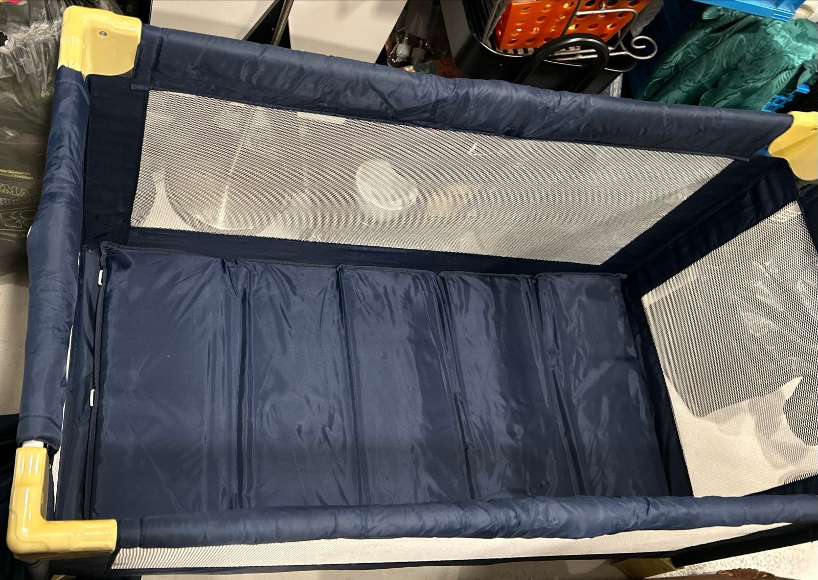 Handig Campingbedje met Matrasje - Ideaal voor Onderweg!, Ophalen, Gebruikt, ., .
