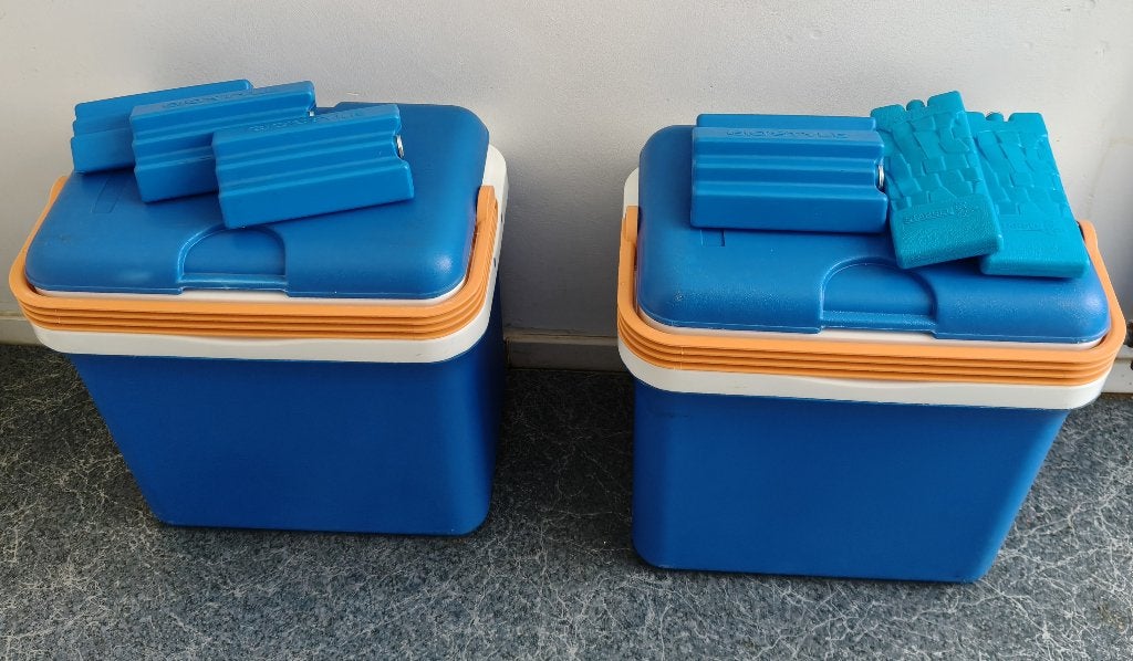 Koelbox met koelelementen inhoud 25L, per stuk € 10,00, Ophalen, Gebruikt, Koelbox, Koelelement