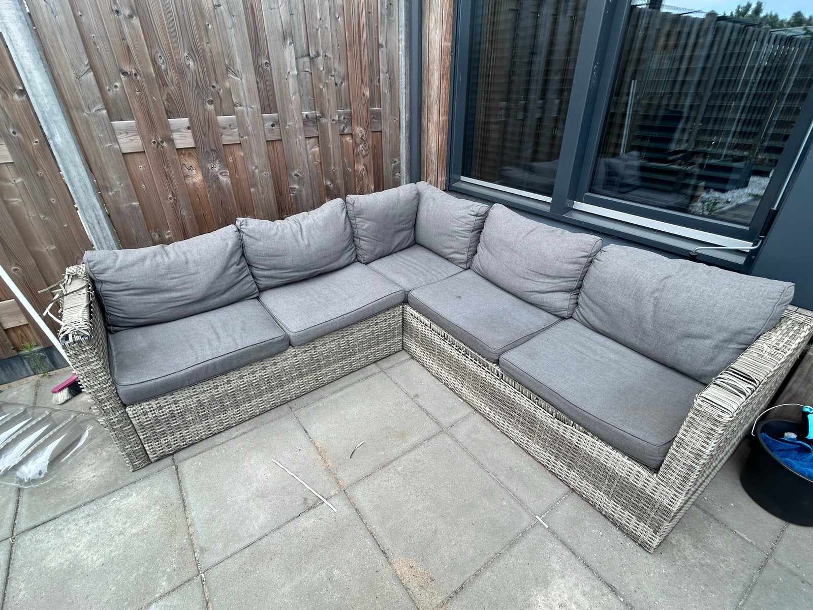 Gratis loungeset met grijze kussens, Ophalen, Kunststof, Gebruikt, Meer dan 8 zitplaatsen