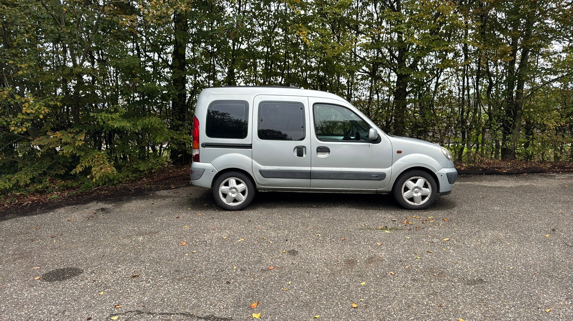 Renault Kangoo 1.6 2003 APK met historie Schade/ Klusproject, Stof, Beige, ABS, 49 €/maand