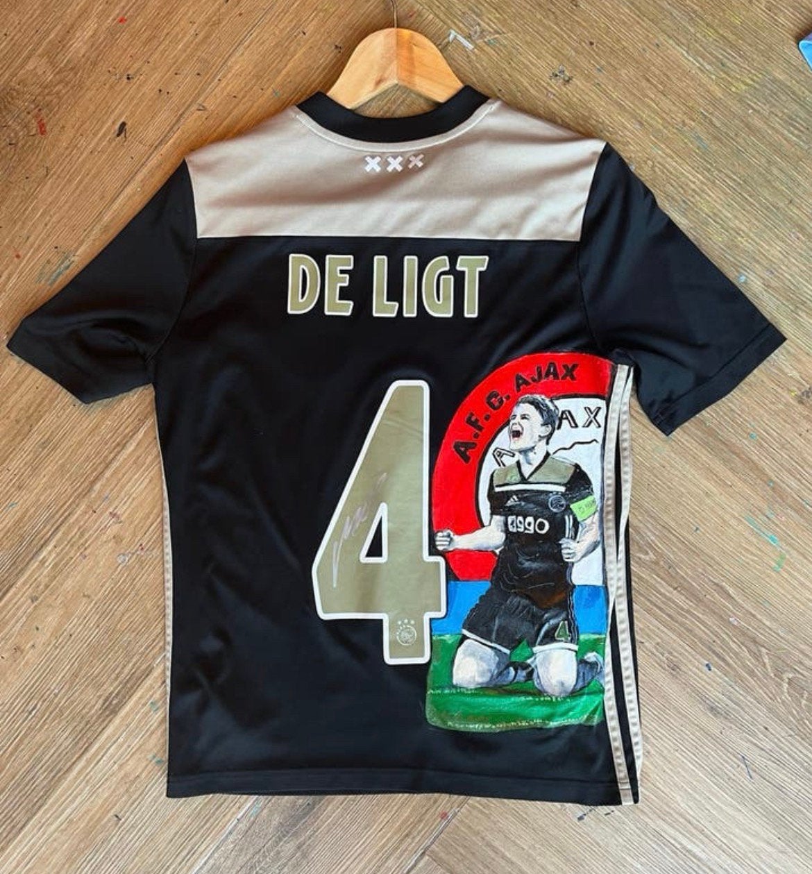 Uniek handgeschilderd Ajax shirt De Ligt 4 - Special Art, Acrylverf, Handgeschilderd, Ophalen of Verzenden, Portret