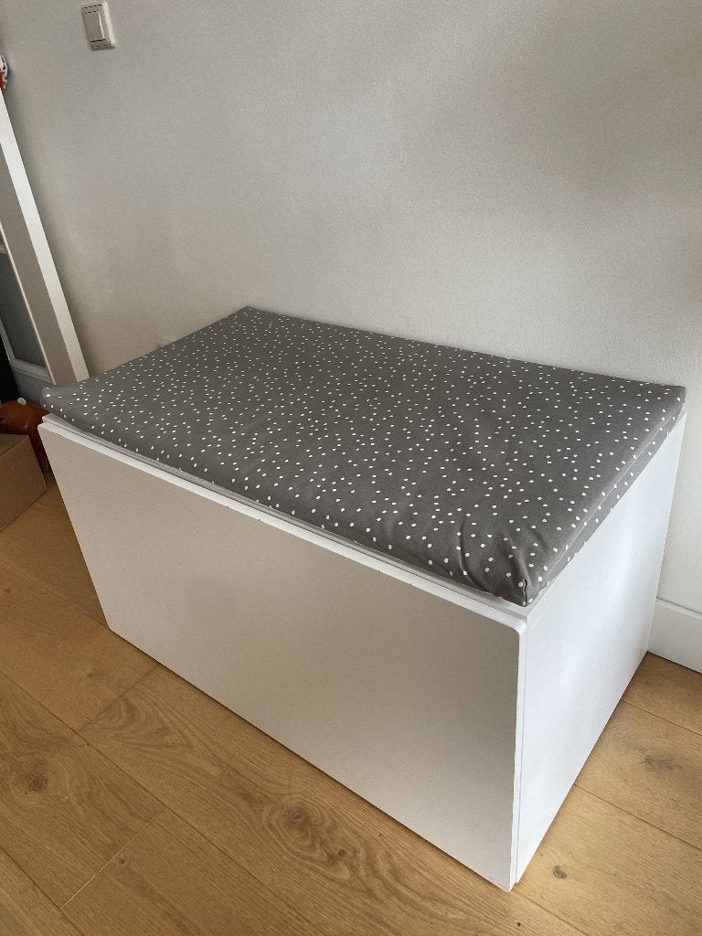 IKEA SMÅSTAD Opbergkist / Speelgoedkist met bank + kussen, Kinderen en Baby's, Kinderkamer | Commodes en Kasten, Gebruikt, Kast
