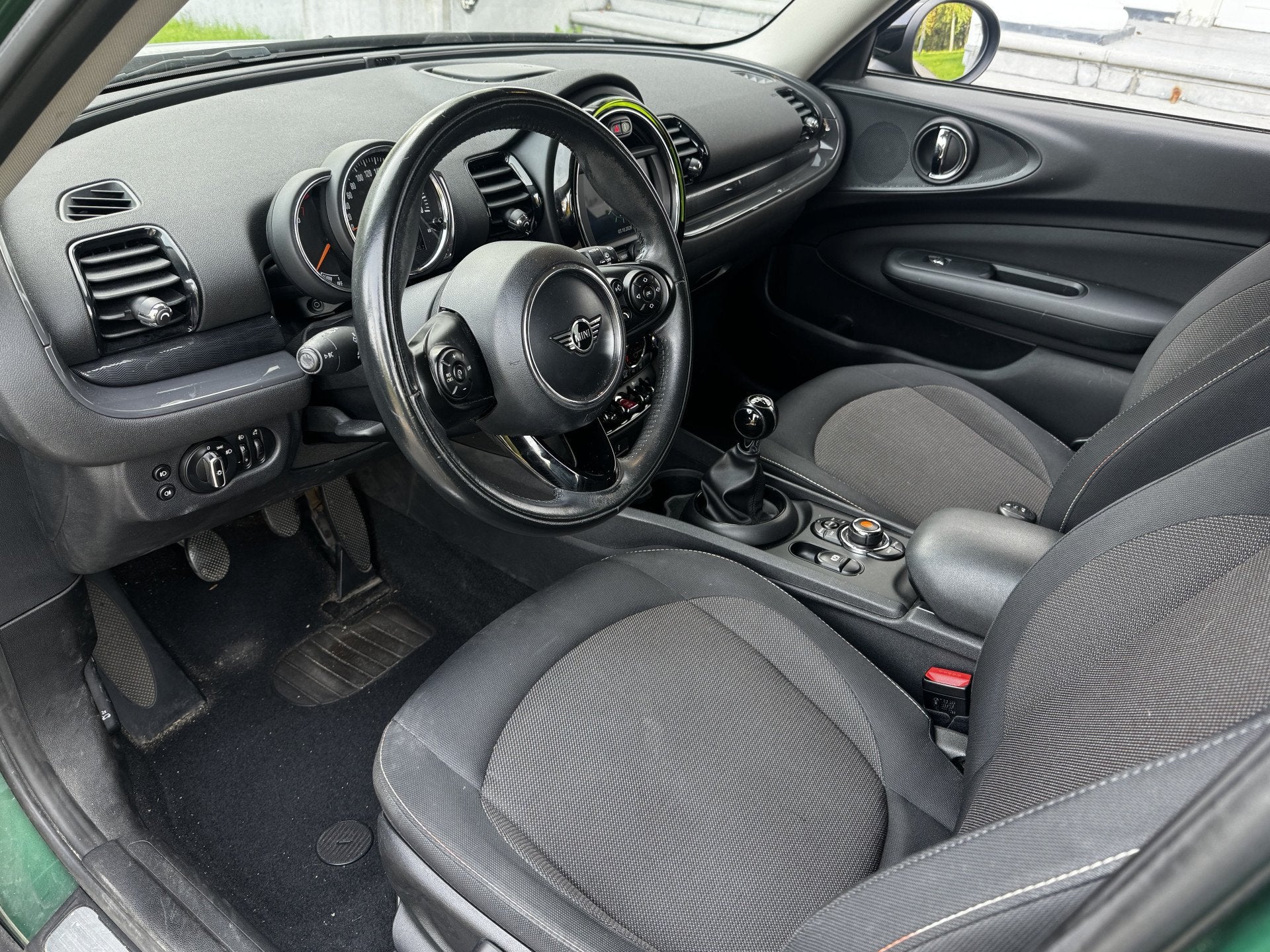 MINI Clubman 1.5 COOPER BUSINESS, APPLE CARPLAY (bj 2019), Voorwielaandrijving, Gebruikt, Origineel Nederlands, Handgeschakeld