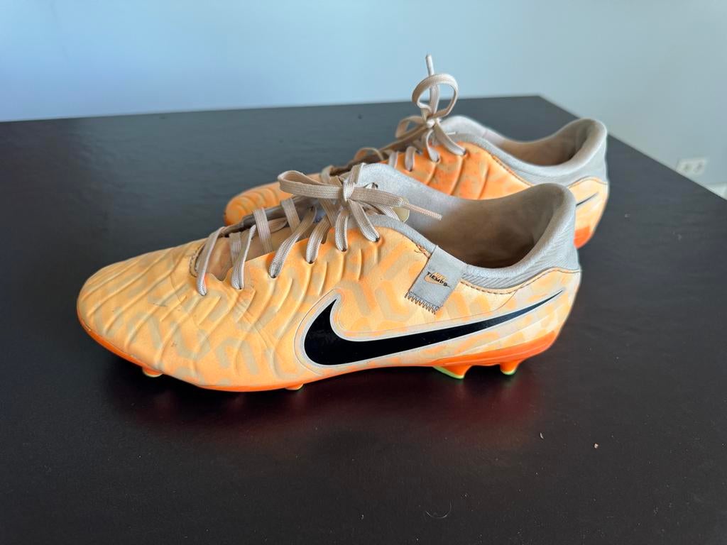Nike Tiempo Legend 9 Club FG/MG Voetbalschoenen maat 42, Sport en Fitness, Voetbal, Maat XS of kleiner, Ophalen of Verzenden, Gebruikt