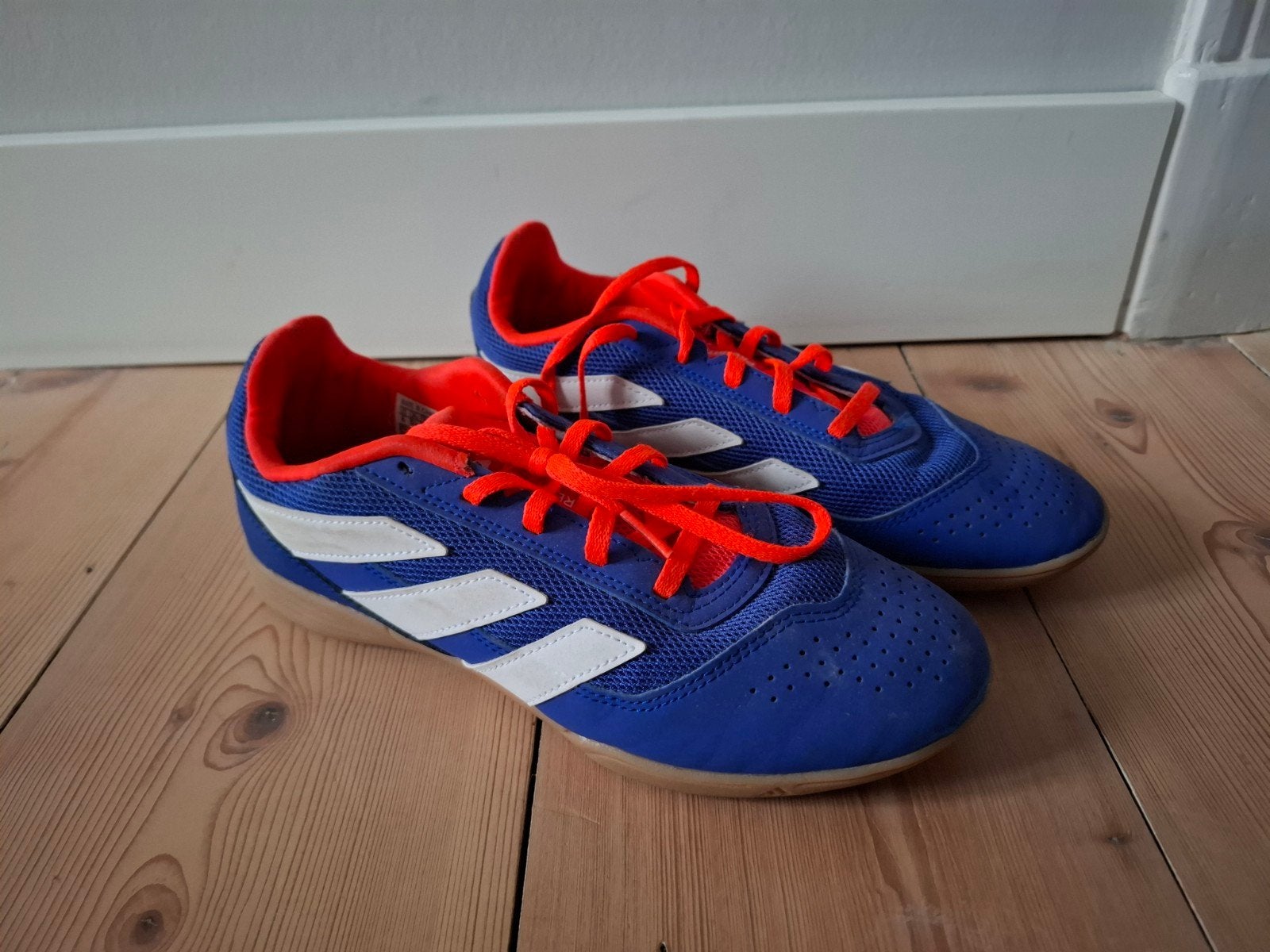 Adidas zaalvoetbalschoenen maat 38 2/3, Sport en Fitness, Voetbal, Ophalen of Verzenden, Zo goed als nieuw, Schoenen