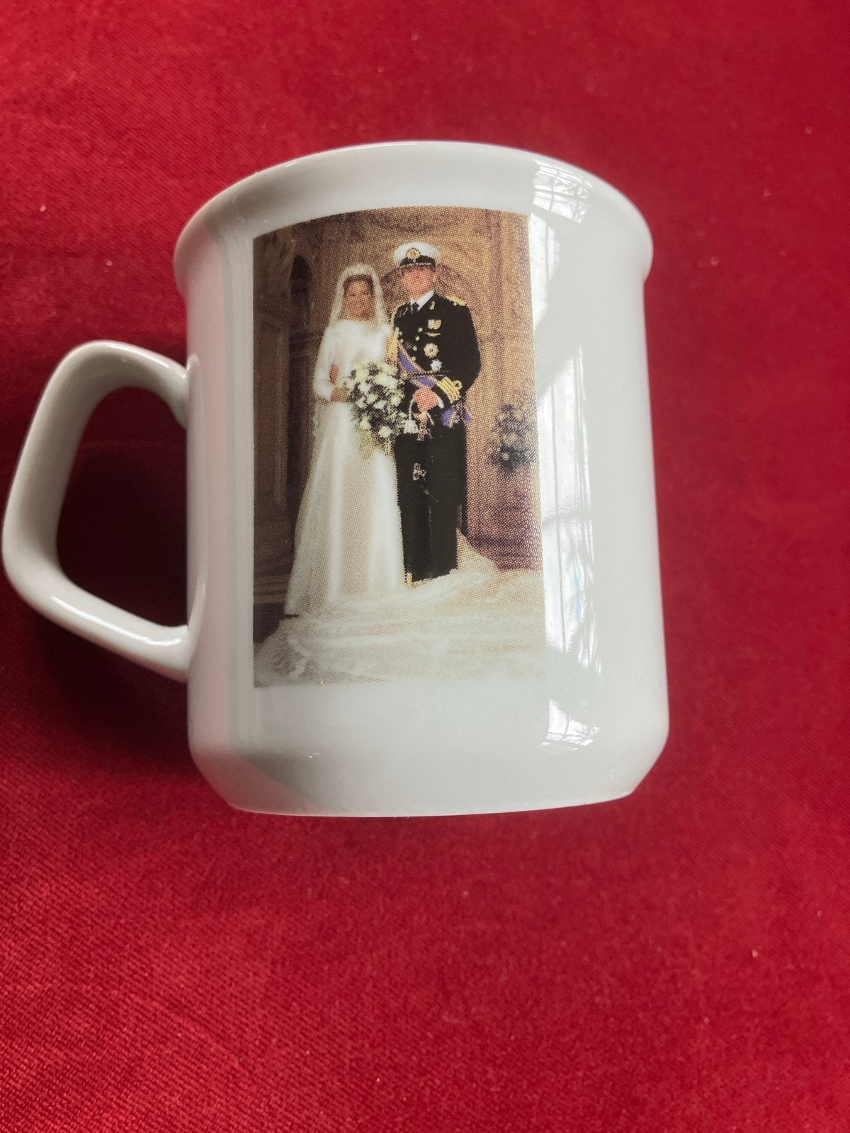 Huwelijksmok Koning Willem-Alexander en Koningin Máxima, Ophalen, Nieuw, Nederland, Servies