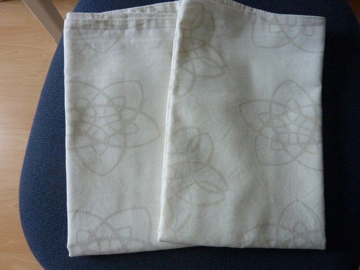 sloop slopen 2 stuks licht beige motieven gratis bij laken, Ophalen, Gebruikt, Katoen, Tweepersoons