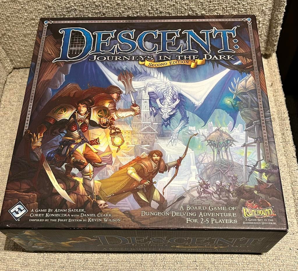 Descent Journeys in the dark second edition, Hobby en Vrije tijd, Gezelschapsspellen | Bordspellen, Ophalen of Verzenden, Zo goed als nieuw