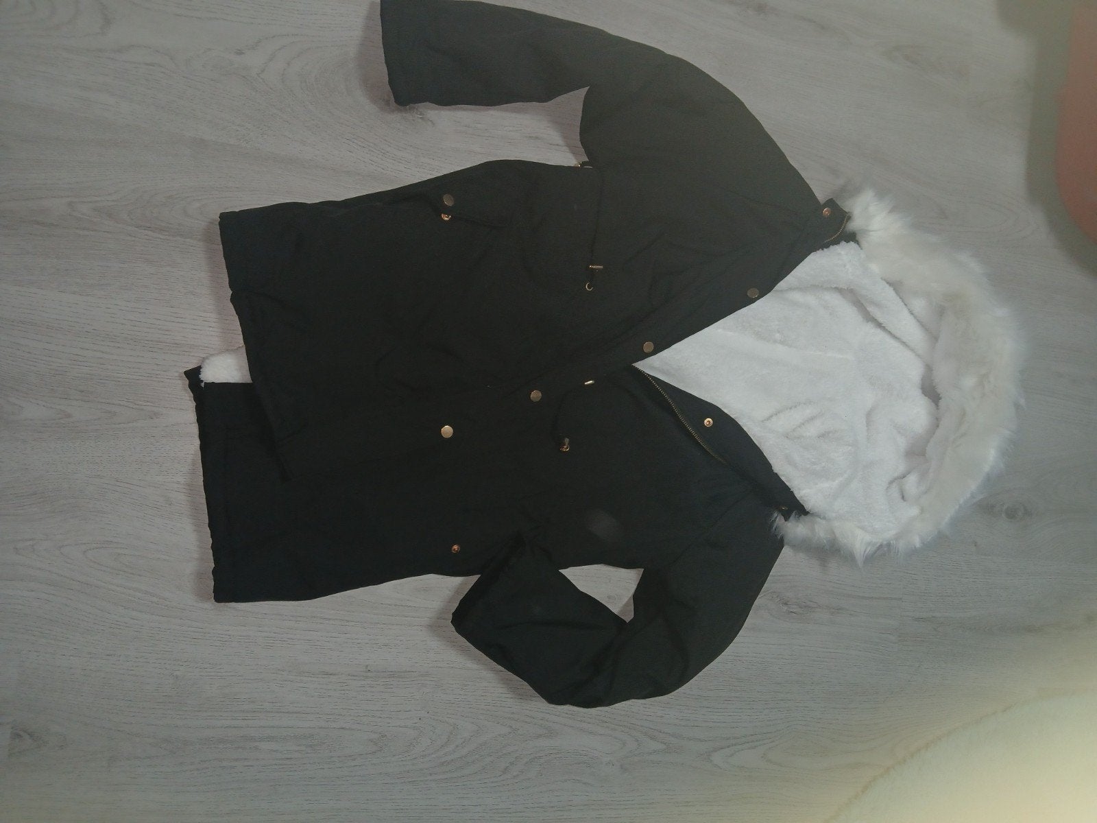 Zwarte mt xl winterjas met witte teddy voering en bontkraag, Maat 38/40 (M), Zwart, Nieuw, Ophalen of Verzenden