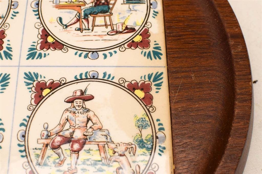 Een ronde Kaasplankje met 4 tegeltjes 49815, Gebruikt, Ophalen of Verzenden, Bord(en), Overige stijlen