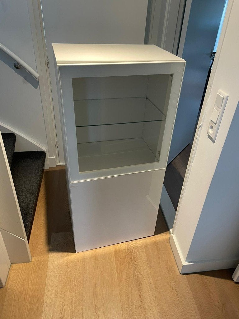 Gratis Besta (vitrine) kast op te halen, Ophalen, Gebruikt