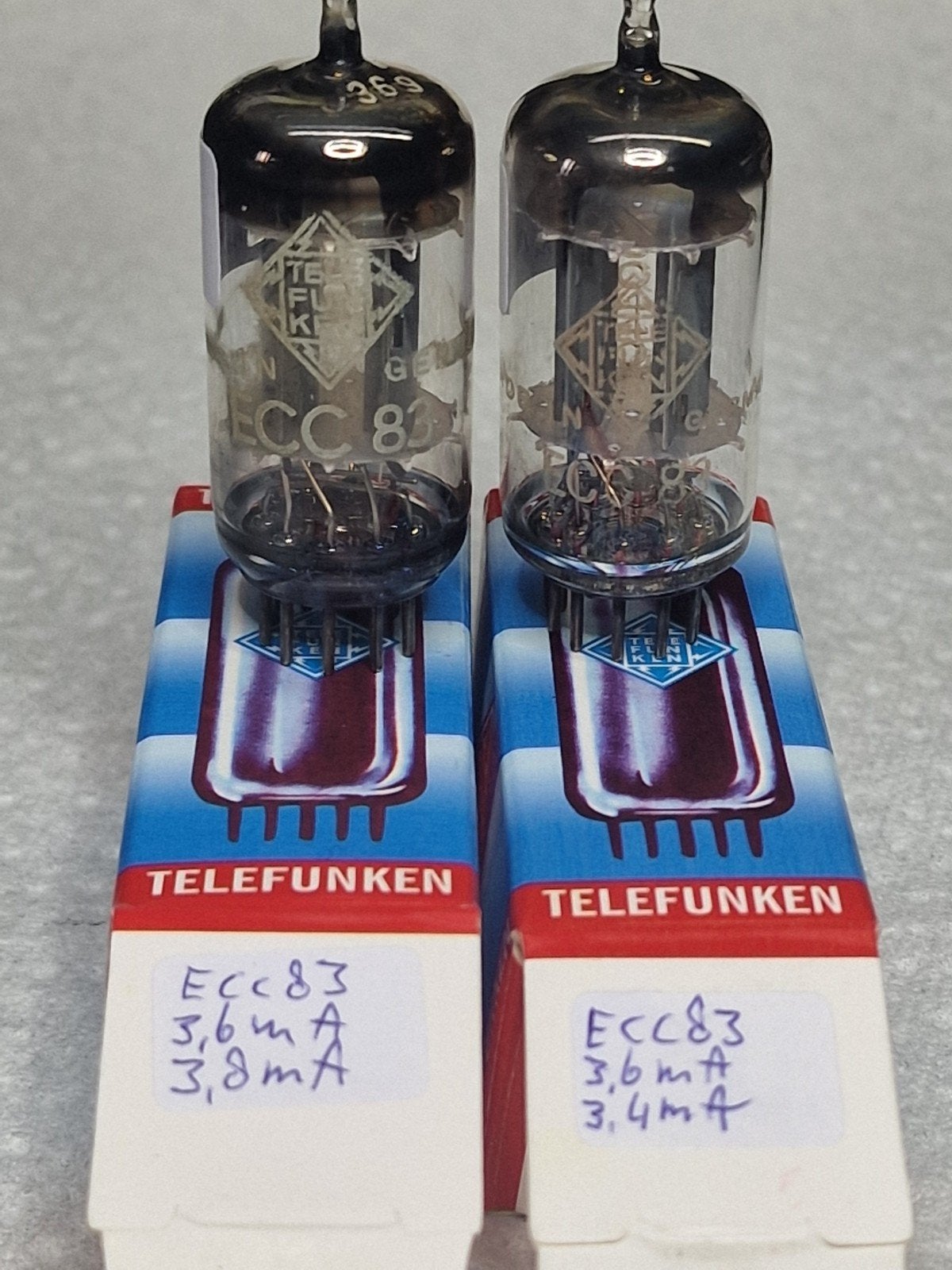 2 Stuks ECC83 Telefunken. Long smooth plates, Diamond bottom, Audio, Tv en Foto, Ophalen of Verzenden