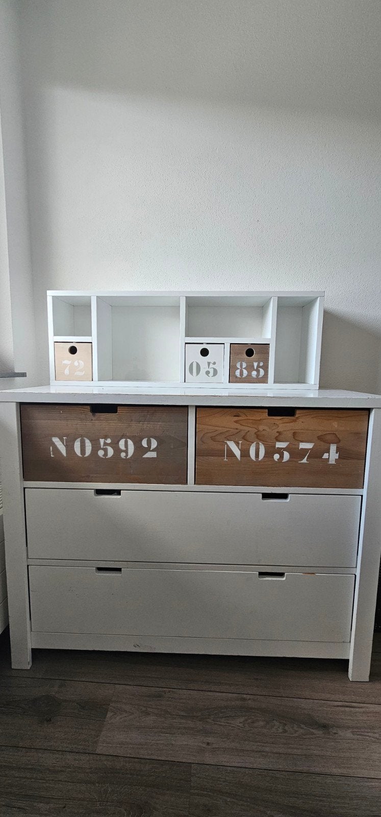 Commode met lades en opbergvakken - Wit/Hout, Huis en Inrichting, Kasten | Dressoirs, Met plank(en), Gebruikt, Modern, Speels