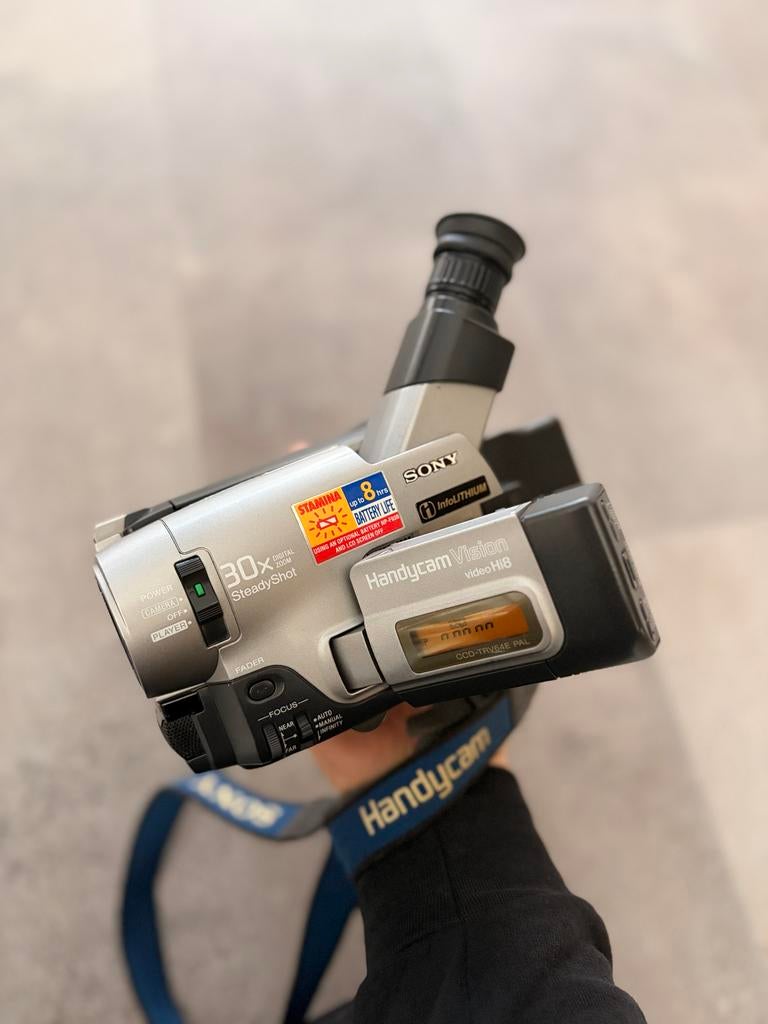Sony Handycam Video8 camcorder werkend (CCD-TRV64E PAL), Audio, Tv en Foto, Videocamera's Analoog, Camera, 8mm, Ophalen of Verzenden