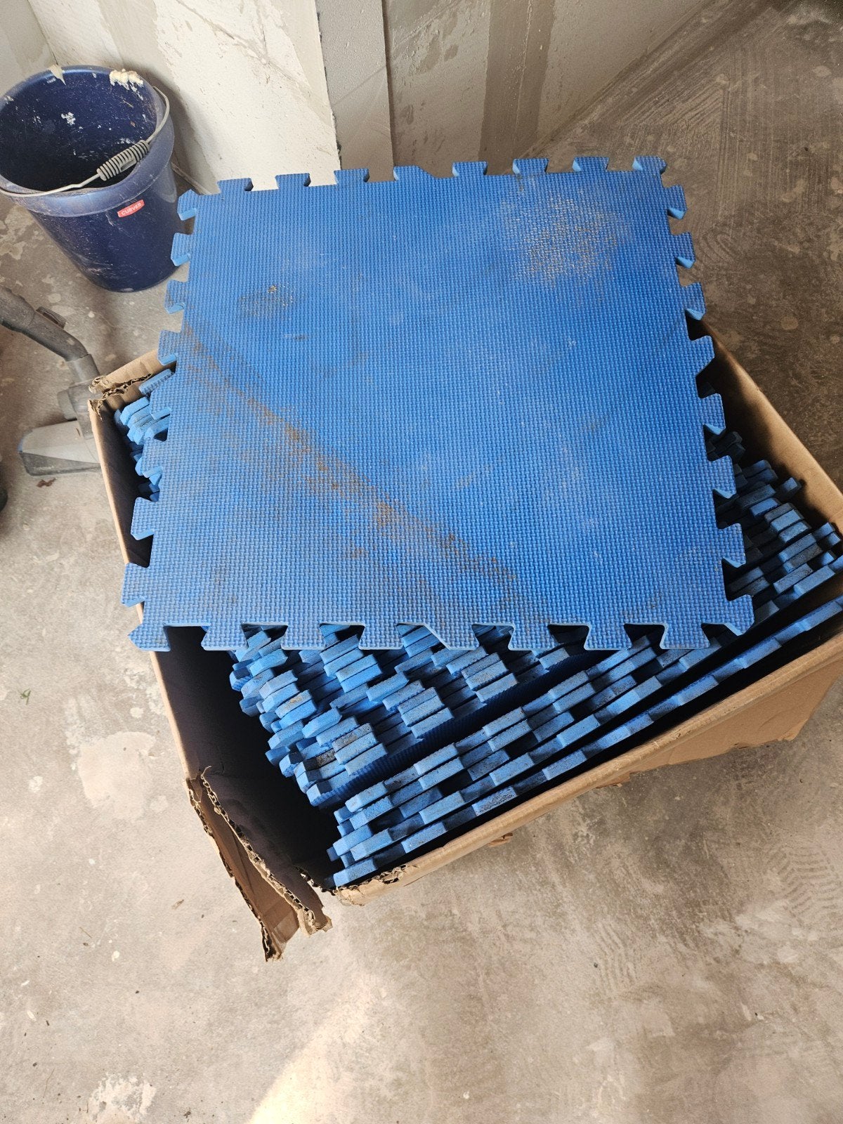 67 blauwe puzzelmatten / speelmatten, Ophalen, Gebruikt