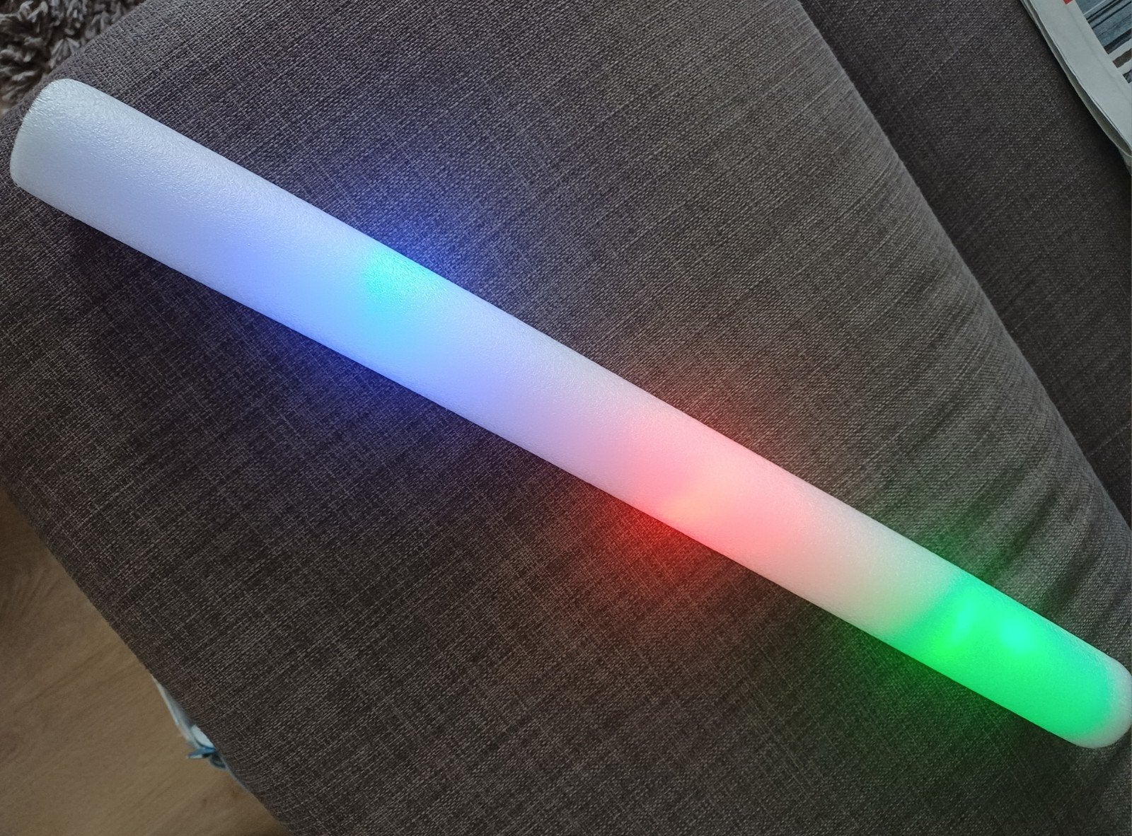 Nieuwe foam lightsticks, 47 cm, 3standen, multicolour, Hobby en Vrije tijd, Feestartikelen, Ophalen, Nieuw, Versiering, Geboorte of Huwelijk