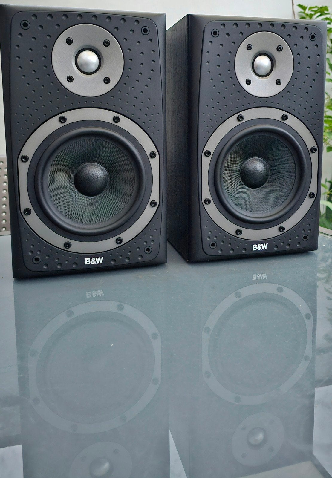 B&W DM303 Nautilus technology Made in the UK, nieuwstaat