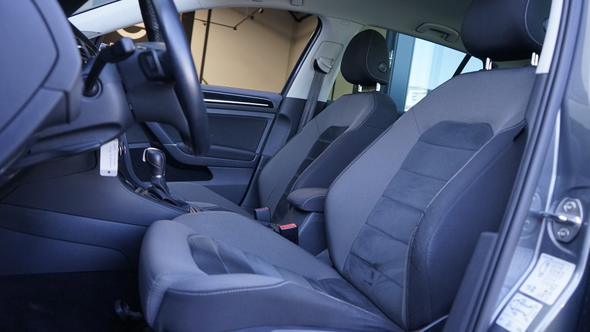 Volkswagen Golf 7.5 1.5 TSI R-Line ACC|ALCANTARA|CLIMA|DYNAU, 4 cilinders, 150 pk, Alcantara, Bedrijf