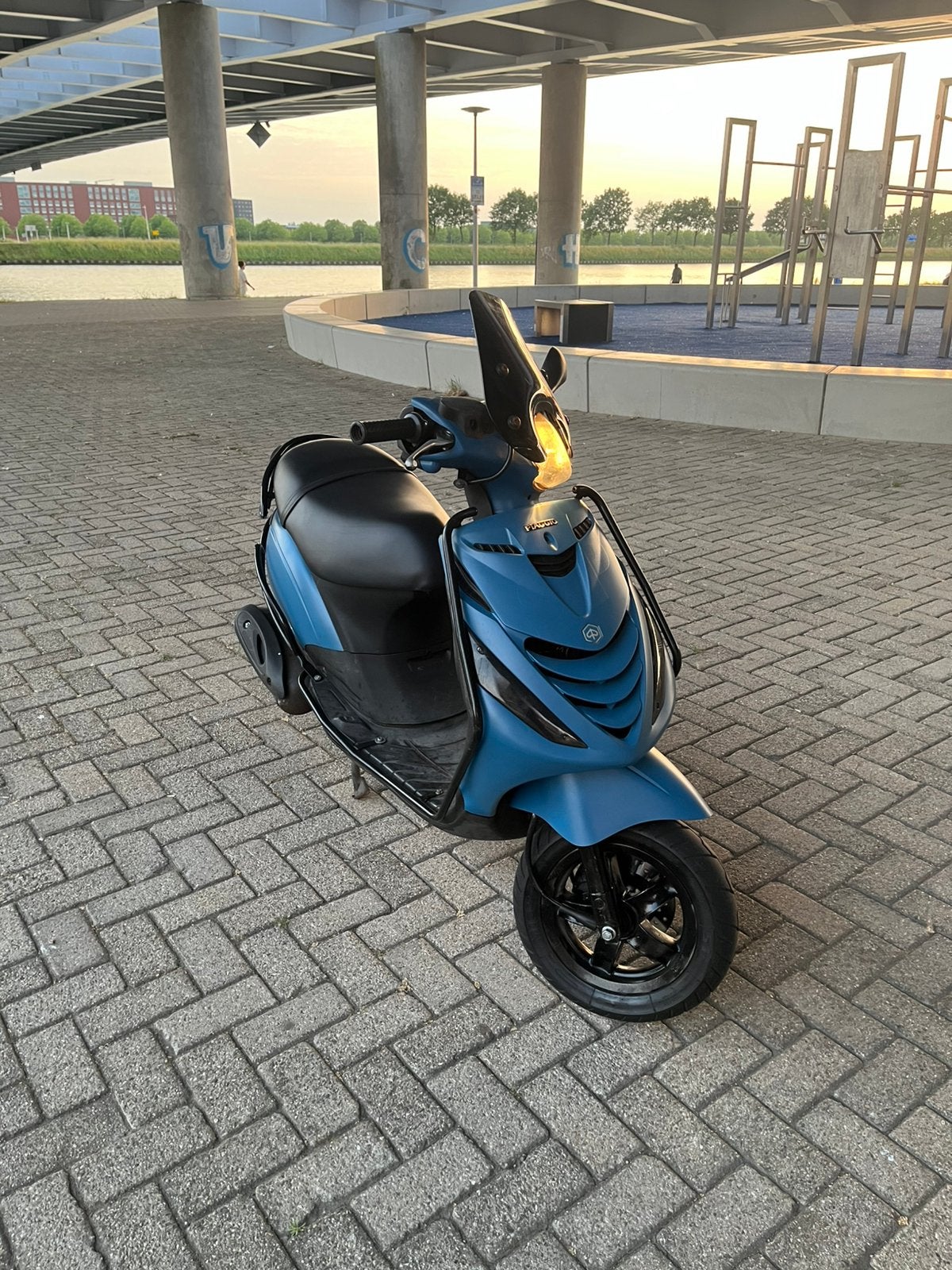 Piaggio zip type 4, Fietsen en Brommers, Scooters | Piaggio, Zo goed als nieuw, Zip, Maximaal 25 km/u, Benzine, Ophalen