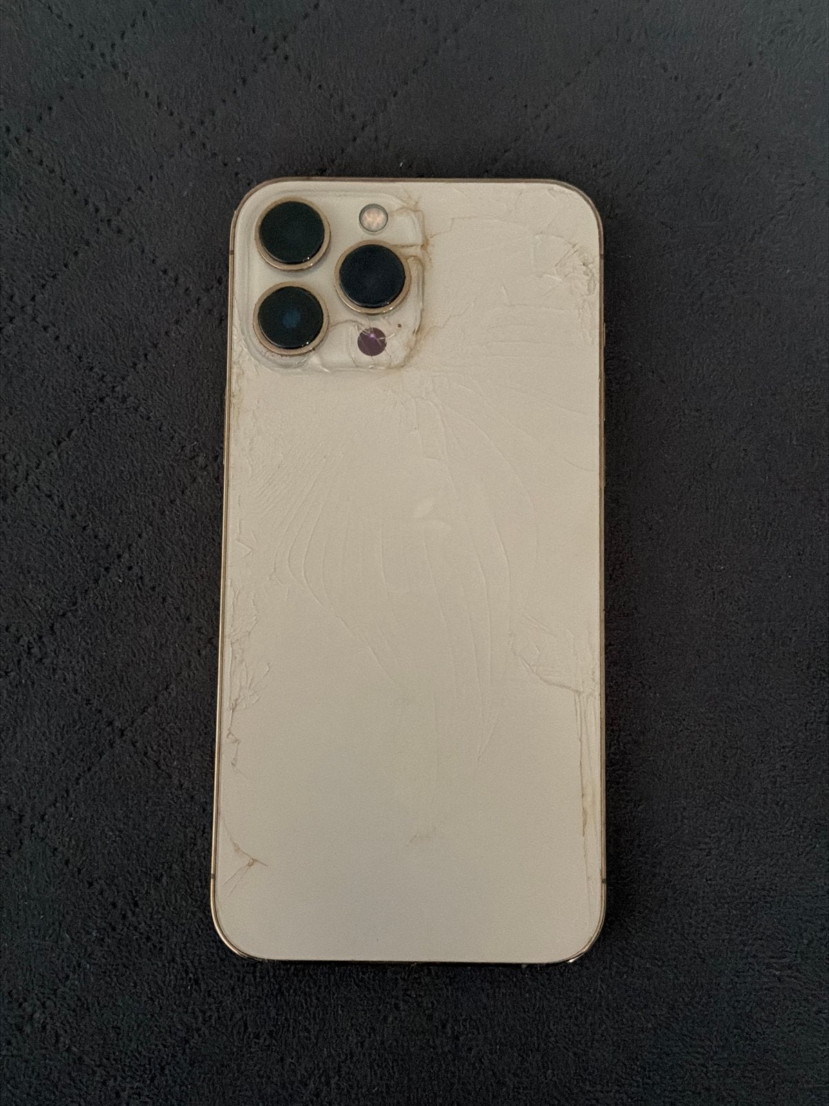 Telefoon met defect scherm, batterij 84%