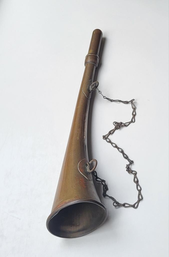 Oude koperen jachthoorn / scheepshoorn met ketting, Ophalen of Verzenden