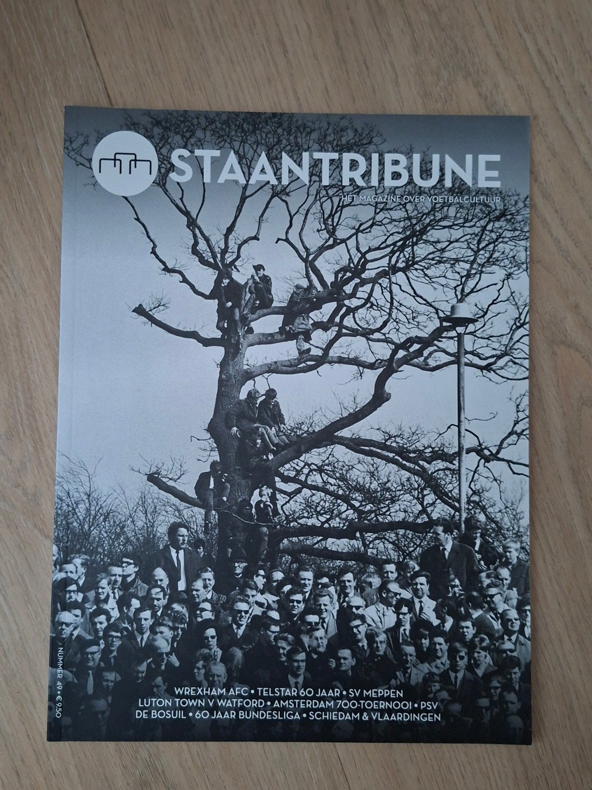 Staantribune Magazine NR 49, Verzamelen, Sportartikelen en Voetbal, Ophalen of Verzenden, Buitenlandse clubs, Boek of Tijdschrift