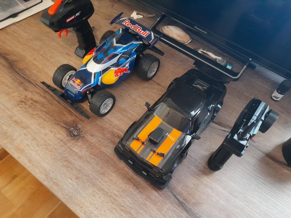1 x redbull carrera 1 x ford mustang auto, Ophalen of Verzenden, Zo goed als nieuw, Overige schalen, Auto onroad