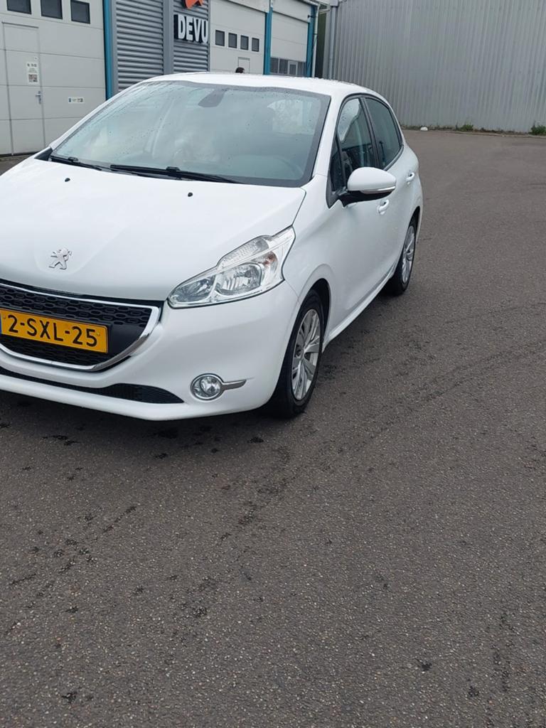 Peugeot 208 1.2 VTI 60KW/82PK 5-D 2014 Wit, Auto's, Peugeot, Voorwielaandrijving, Stof, 1199 cc, Wit