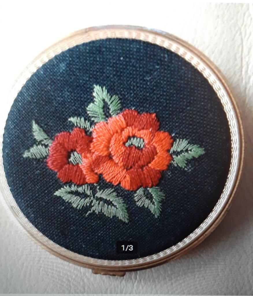 Poederdoos  (Vintage), Ophalen of Verzenden, Zo goed als nieuw, Gehele gezicht