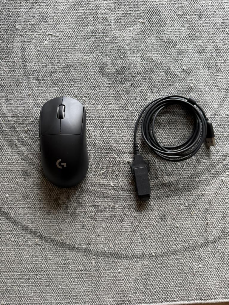 Logitech G Pro x Superlight, Computers en Software, Muizen, Rechtshandig, Muis, Gebruikt, Gaming muis