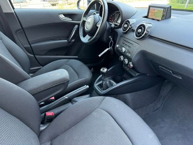 Audi A1 Sportback 1.2 TFSI 5deurs Admired S-Line Airco,Navig, Auto's, Audi, Voorwielaandrijving, Euro 5, Zwart, 4 cilinders