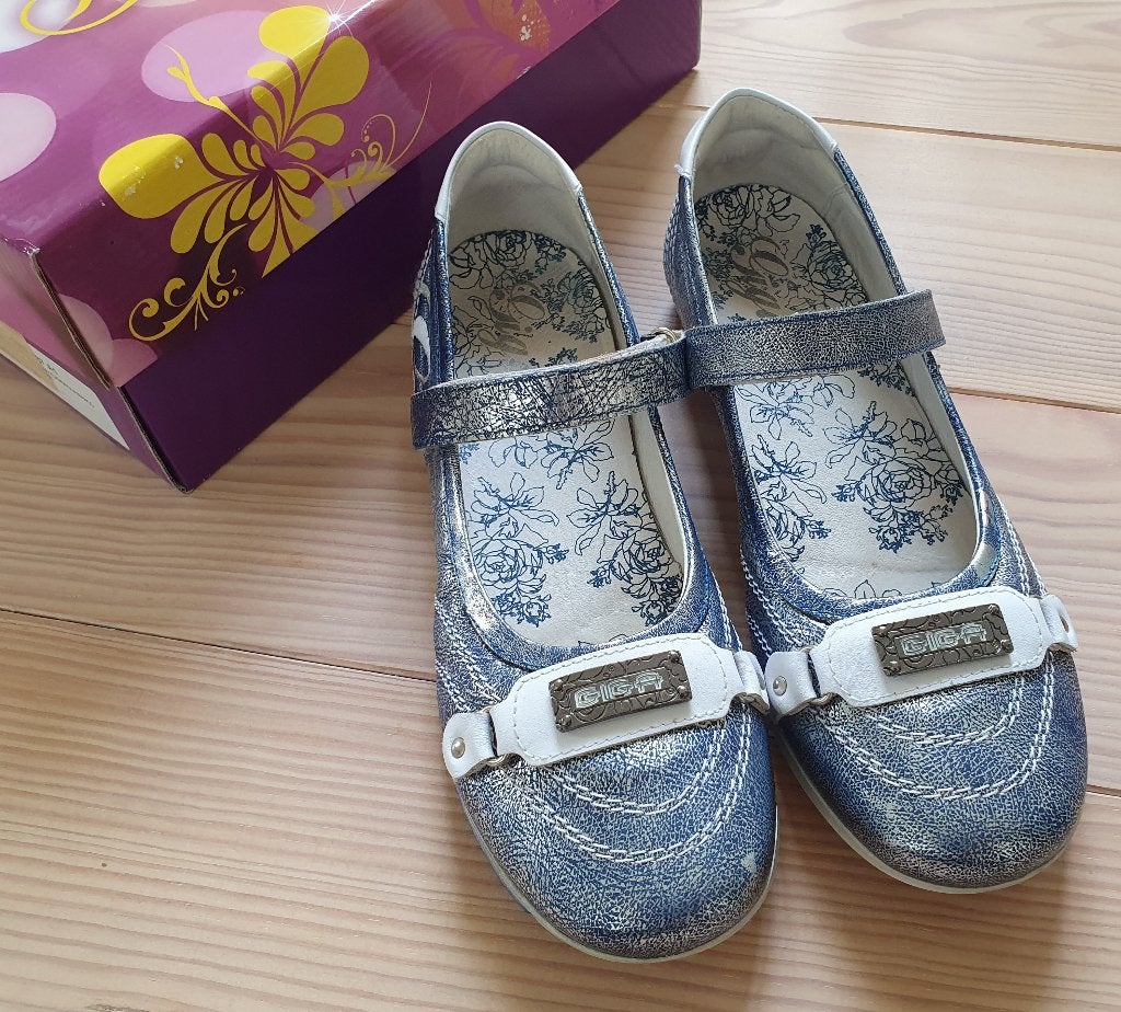 Zgan: mooie schoenen, instappers van Giga girls, mt 39, Blauw, Ophalen of Verzenden, Zo goed als nieuw, Espadrilles of Moccasins
