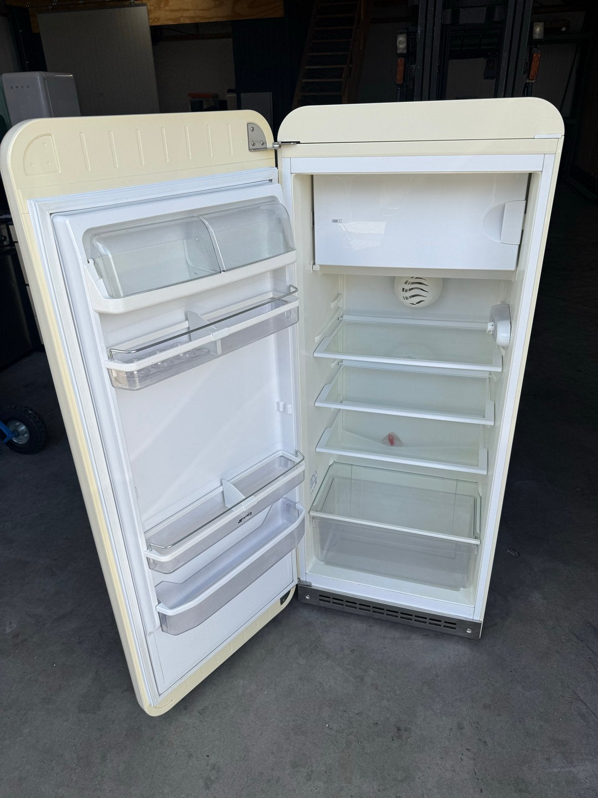 Smeg FAB28 Koelkast met vriesvak - Crème, De laan 8, 150 tot 200 liter, Bella, Ophalen of Verzenden