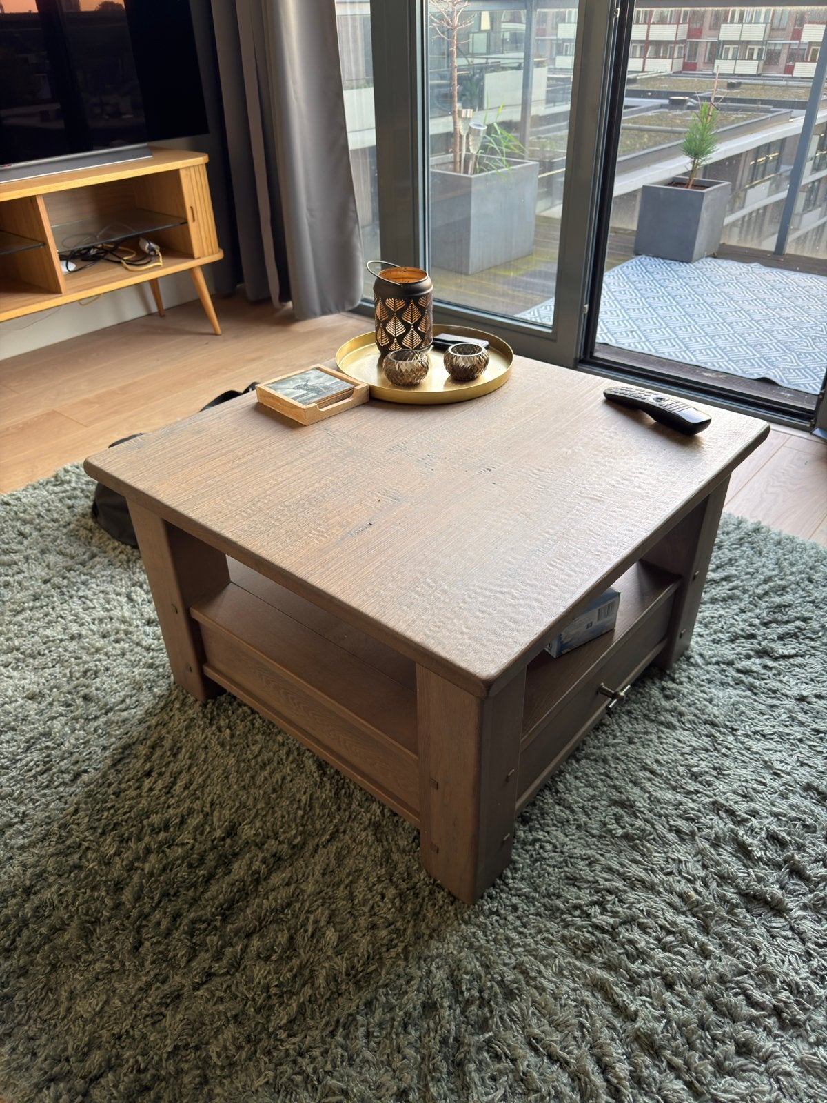 Robuuste vierkante salontafel, Ophalen, 50 tot 100 cm, Zo goed als nieuw, 5 – 50